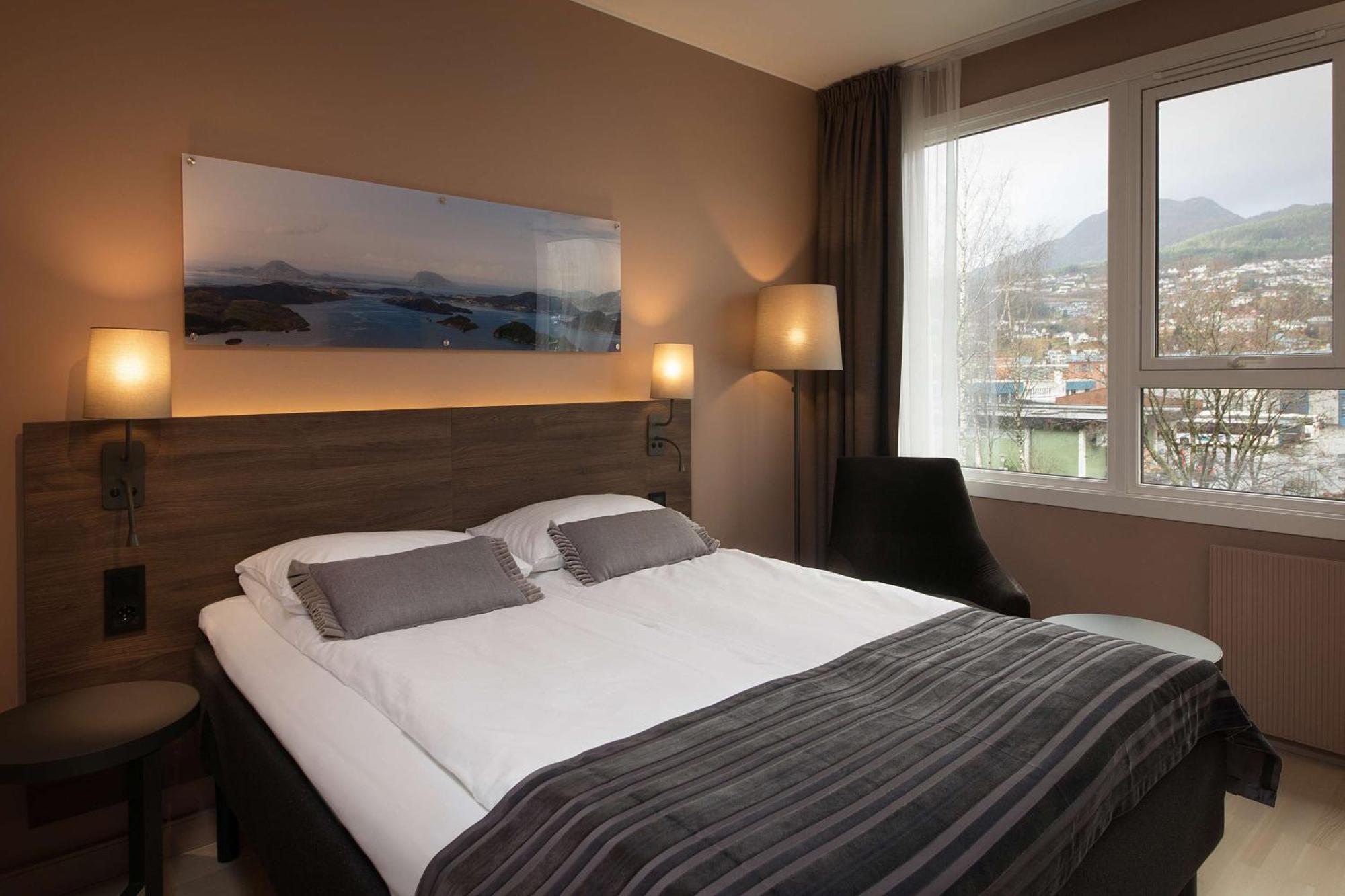Scandic Sunnfjord Hotel & Spa Førde Exteriör bild