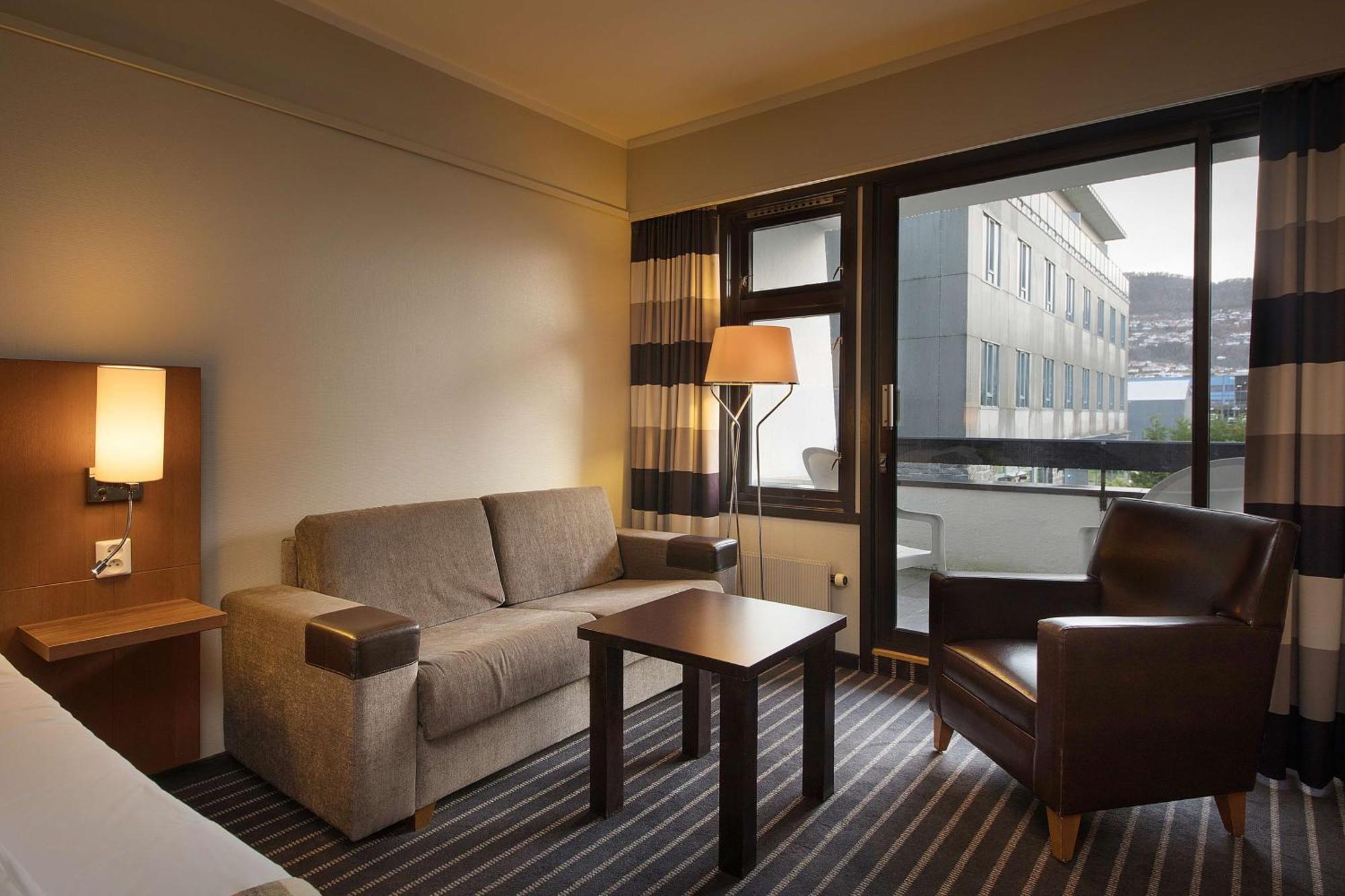 Scandic Sunnfjord Hotel & Spa Førde Exteriör bild